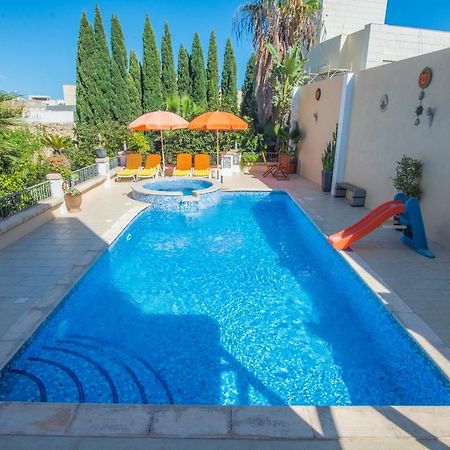 Central Villa Flatlet With Pool - Free Parking And Wifi Lija Eksteriør bilde