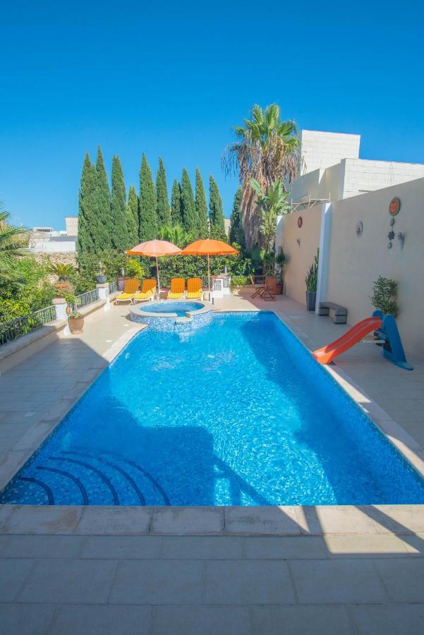 Central Villa Flatlet With Pool - Free Parking And Wifi Lija Eksteriør bilde