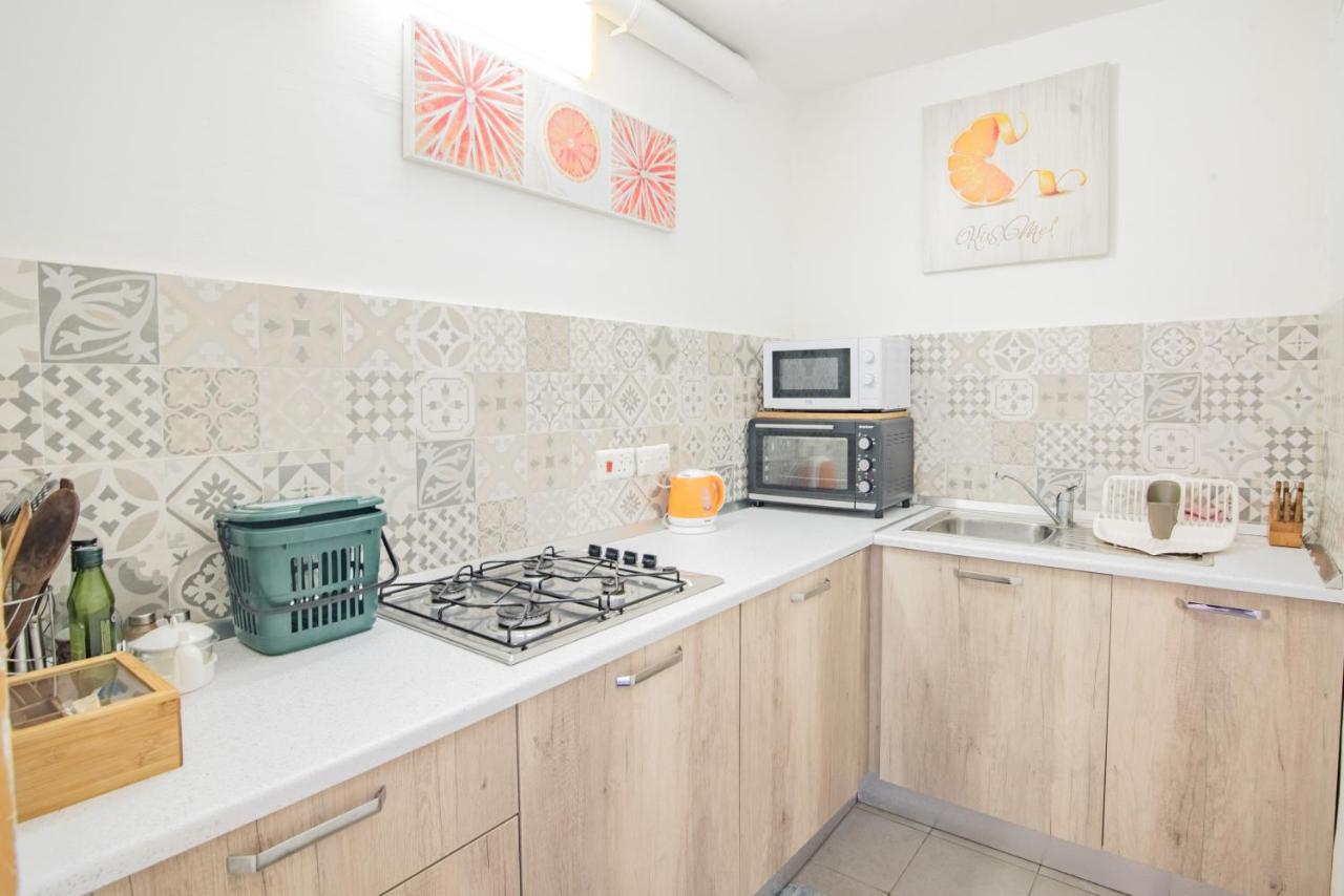 Central Villa Flatlet With Pool - Free Parking And Wifi Lija Eksteriør bilde