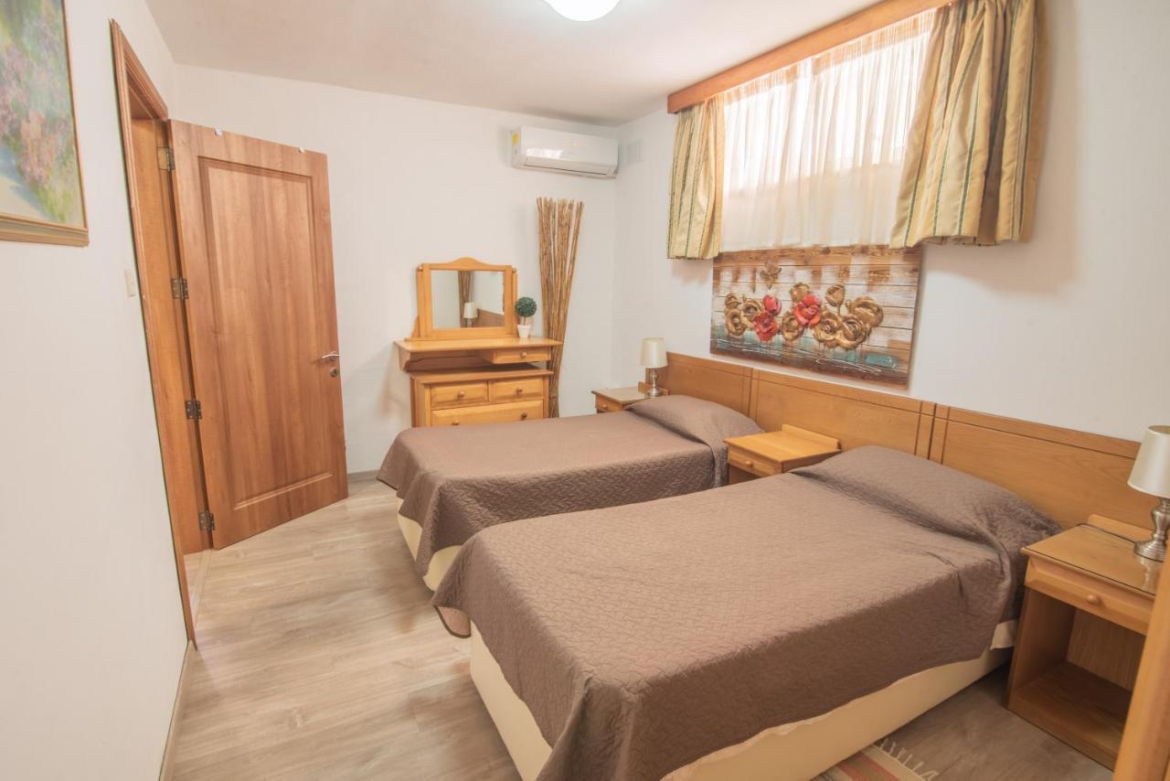 Central Villa Flatlet With Pool - Free Parking And Wifi Lija Eksteriør bilde