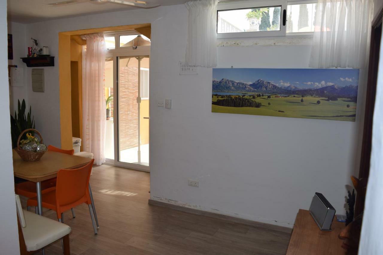 Central Villa Flatlet With Pool - Free Parking And Wifi Lija Eksteriør bilde